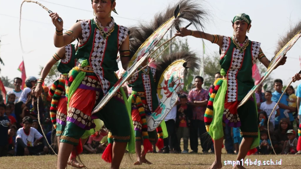 Pentingnya Melestarikan Budaya Daerah di Era Globalisasi Sekolah