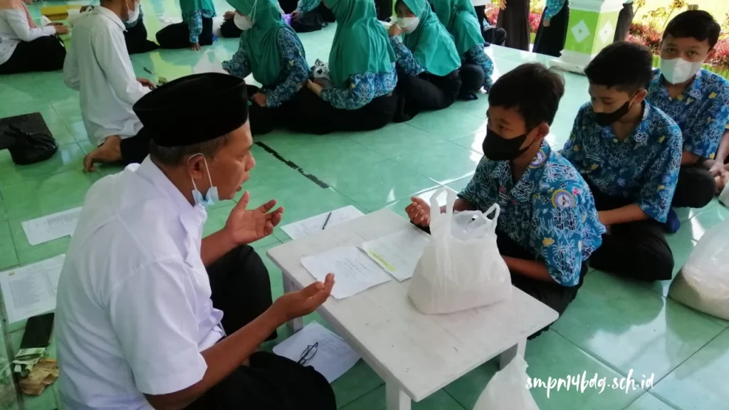 Bukan Sekedar Beras, Memahami Zakat Fitrah di Lingkup SMP