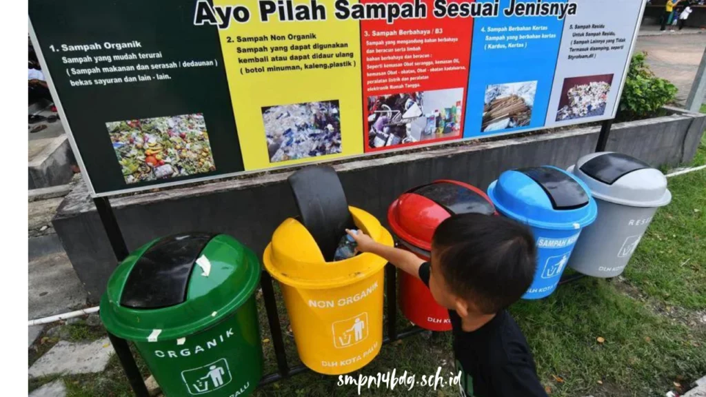 Pemisahan Jenis Sampah di Lingkungan SMP