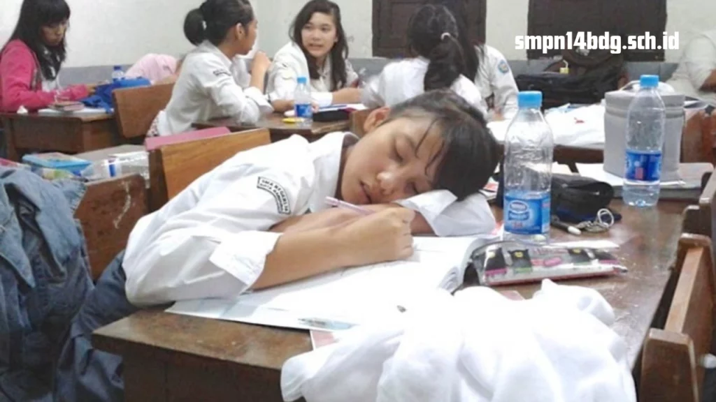 8 Cara Menghilangkan Rasa Kantuk Saat di Kelas